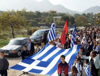 Πογκρόμ της Αλβανίας στους Έλληνες της Χειμάρρας: «Παλεύει ο Δαυίδ με τον Γολιάθ - Μας προπηλακίζουν» (βίντεο)